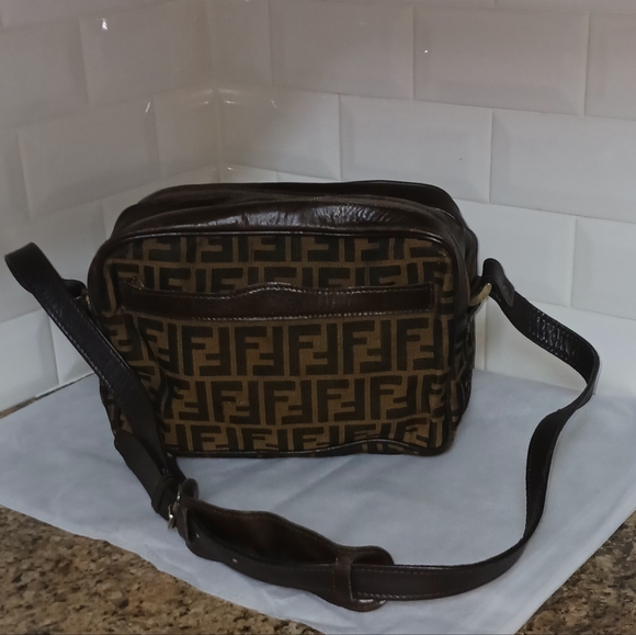 Fendi  Authentic Zucca  Vintage Canvas Shoulder Bag with COA & Dustbag - Picture 3 of 15